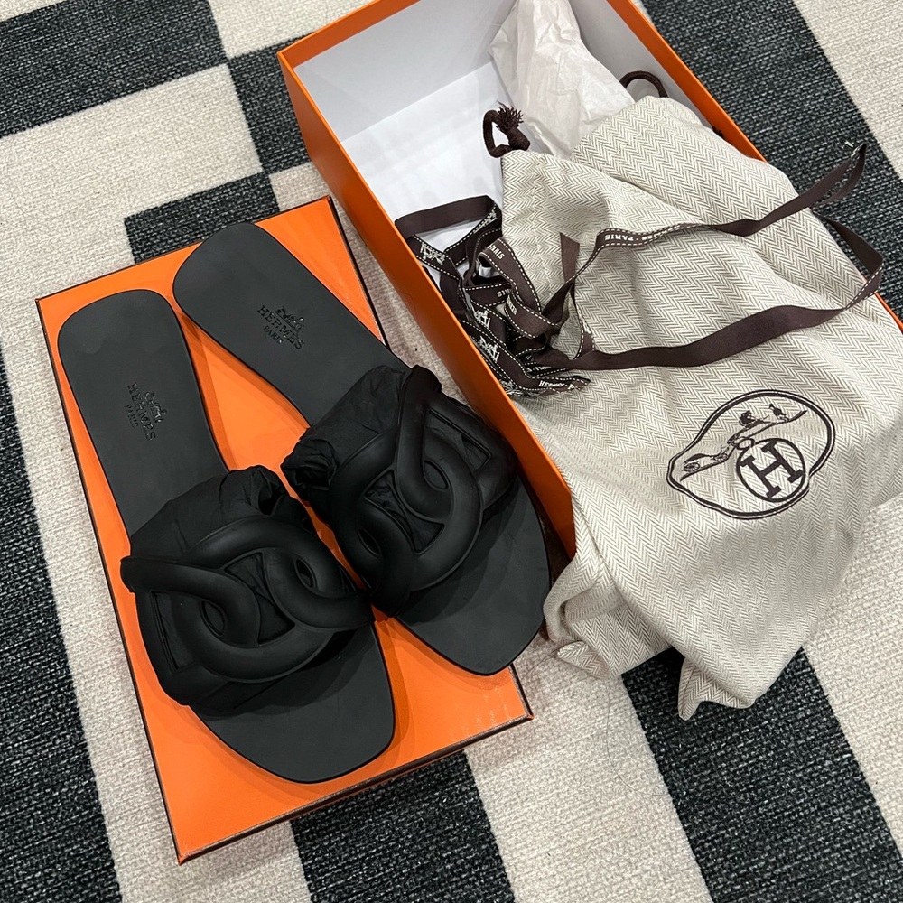 BNIB Hermes Aloha Sandals - Black 39